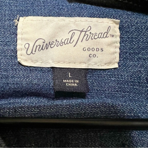 Universal Thread Women’s Long Sleeve Denim Button Down, Size-L - Picture 5 of 6